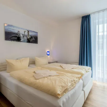 Karola, 20 * Goehren (Ruegen)